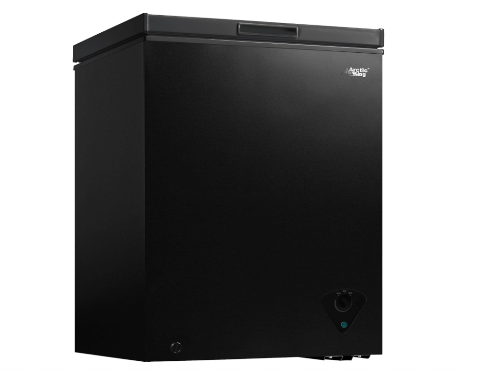 Arctic King ARC050S0ARBB 5.0 Cu.ft Chest Freezer with Removable Basket, Black